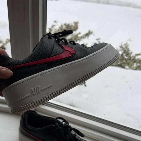 Nike Black and Red Women's Sneakers - Picture 2 of 5